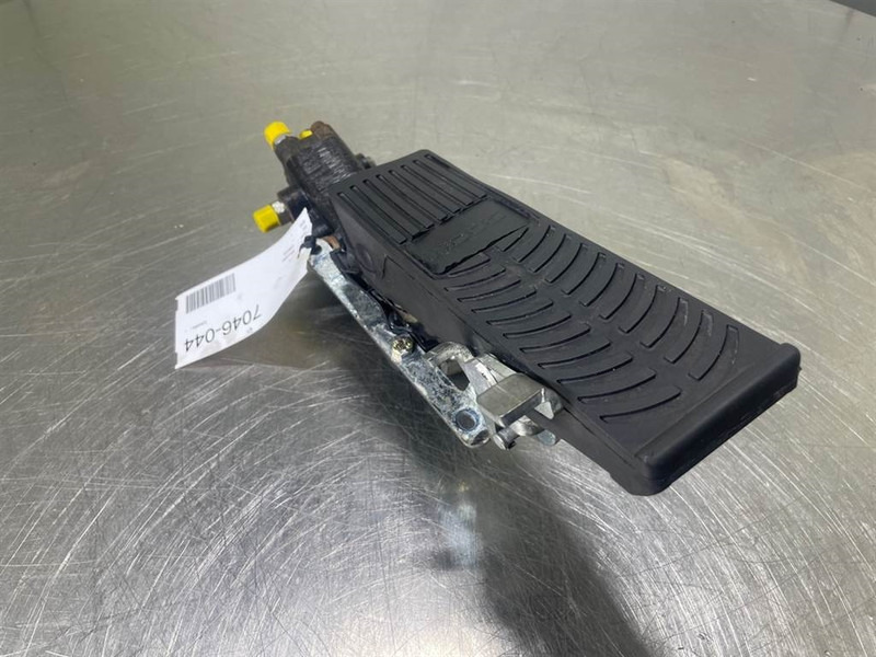 Mecalac 12MTX-5360657-Brake valve/Bremsventile/Remventiel - Hidraulika - Építőipari gépek: 5 kép. Mecalac 12MTX-5360657-Brake valve/Bremsventile/Remventiel - Hidraulika - Építőipari gépek: 5 kép.