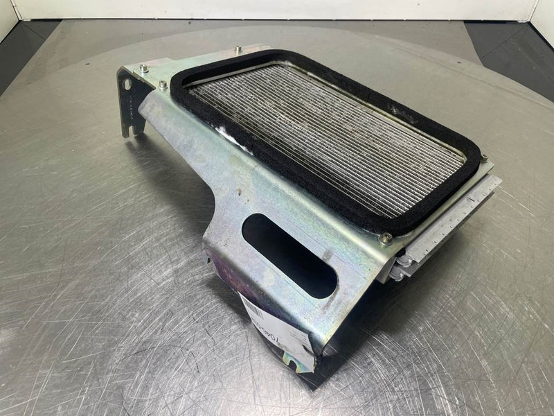 Mecalac 12MTX-5370437-Airco condenser/Klimakondensator - Keret/ Alváz - Építőipari gépek: 5 kép. Mecalac 12MTX-5370437-Airco condenser/Klimakondensator - Keret/ Alváz - Építőipari gépek: 5 kép.