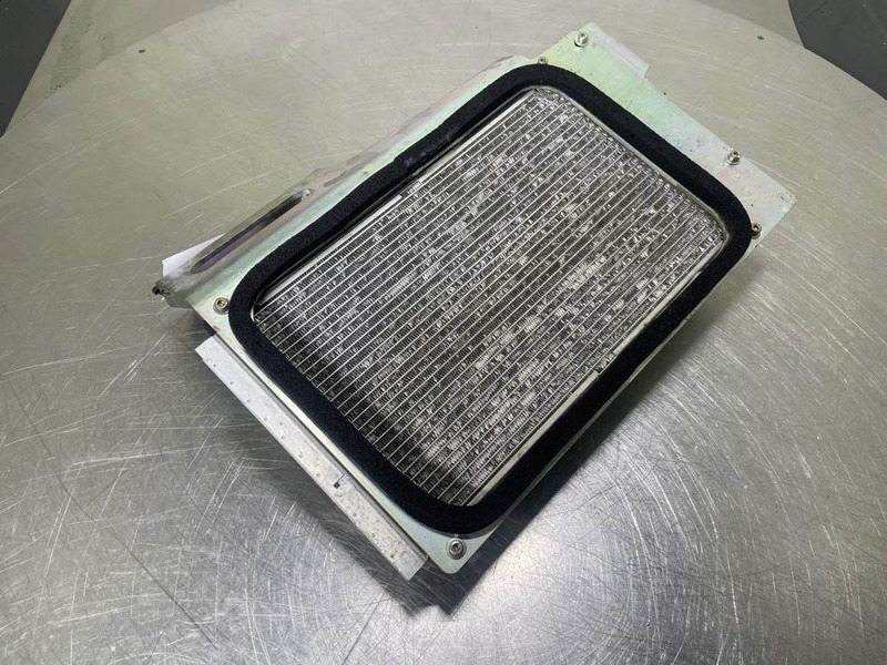 Mecalac 12MTX-5370437-Airco condenser/Klimakondensator - Keret/ Alváz - Építőipari gépek: 3 kép. Mecalac 12MTX-5370437-Airco condenser/Klimakondensator - Keret/ Alváz - Építőipari gépek: 3 kép.