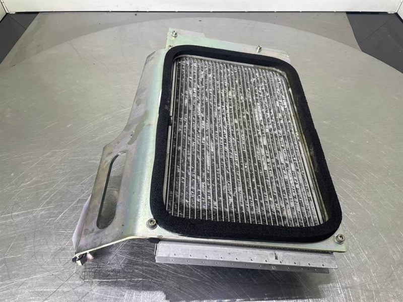 Mecalac 12MTX-5370437-Airco condenser/Klimakondensator - Keret/ Alváz - Építőipari gépek: 4 kép. Mecalac 12MTX-5370437-Airco condenser/Klimakondensator - Keret/ Alváz - Építőipari gépek: 4 kép.