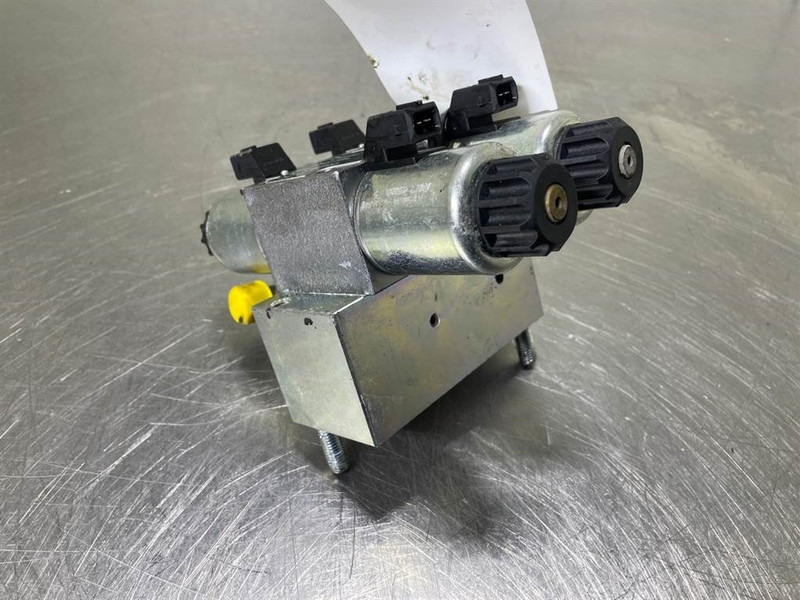 Mecalac 12MTX-6090364-NG6 Valve/Ventile/Ventiel - Hidraulika - Építőipari gépek: 3 kép. Mecalac 12MTX-6090364-NG6 Valve/Ventile/Ventiel - Hidraulika - Építőipari gépek: 3 kép.