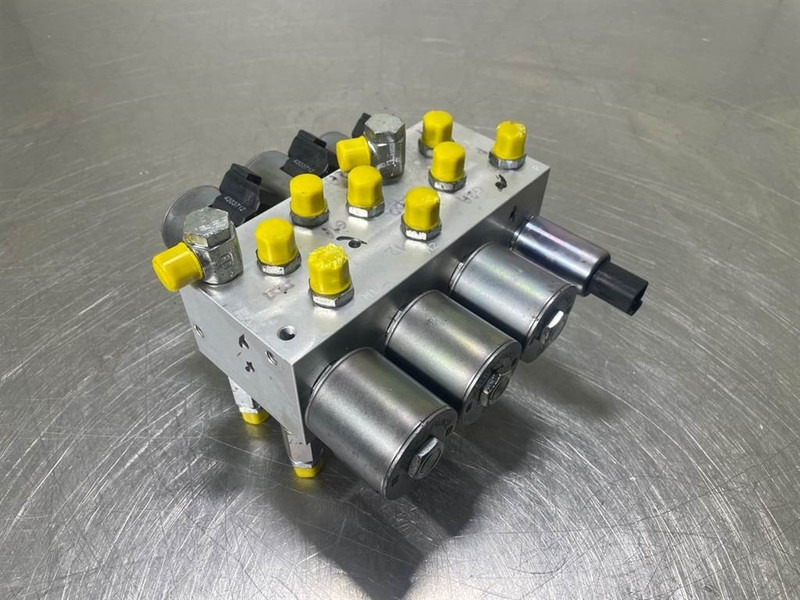 Mecalac 12MTX-6090401-Servo valve/Servoventil/Servoventiel - Hidraulika - Építőipari gépek: 4 kép. Mecalac 12MTX-6090401-Servo valve/Servoventil/Servoventiel - Hidraulika - Építőipari gépek: 4 kép.