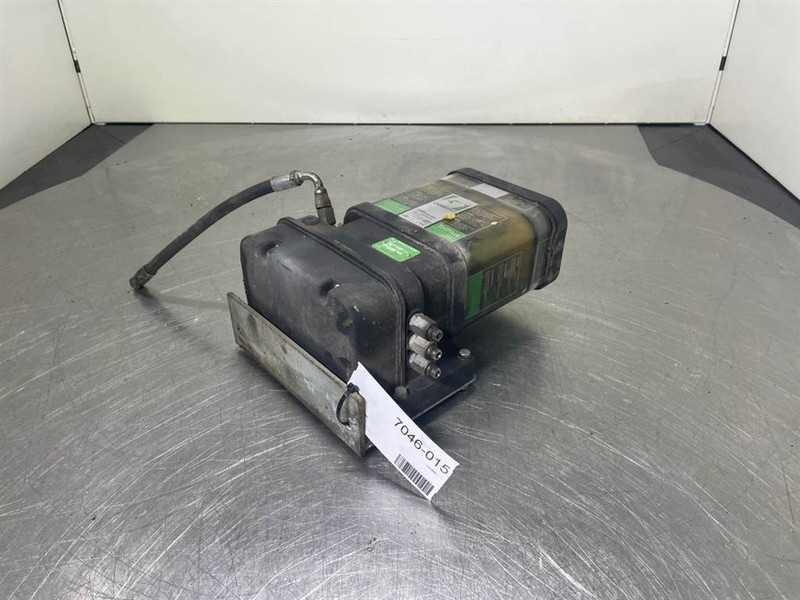 Mecalac 12MTX-F129083 12V-Lubricating system - Keret/ Alváz - Építőipari gépek: 2 kép. Mecalac 12MTX-F129083 12V-Lubricating system - Keret/ Alváz - Építőipari gépek: 2 kép.