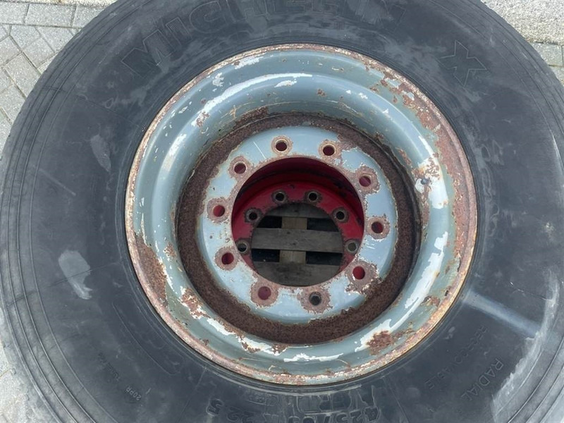 Michelin 425/65R22.5-Tire/Reifen/Band - Gumiabroncsok és felnik - Építőipari gépek: 4 kép. Michelin 425/65R22.5-Tire/Reifen/Band - Gumiabroncsok és felnik - Építőipari gépek: 4 kép.
