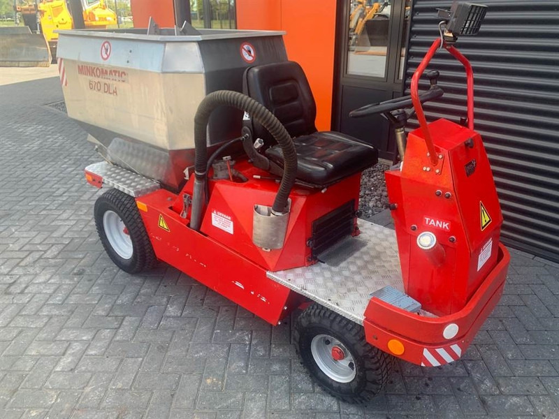NORCAR MINKOMATIC 670 DLA - Állattartás gépei: 1 kép. NORCAR MINKOMATIC 670 DLA - Állattartás gépei: 1 kép.