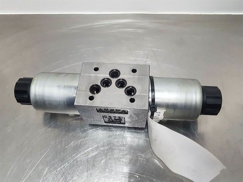 Parker D3W002CNJW42 - Valve/Ventile/Ventiel - Hidraulika - Építőipari gépek: 3 kép. Parker D3W002CNJW42 - Valve/Ventile/Ventiel - Hidraulika - Építőipari gépek: 3 kép.