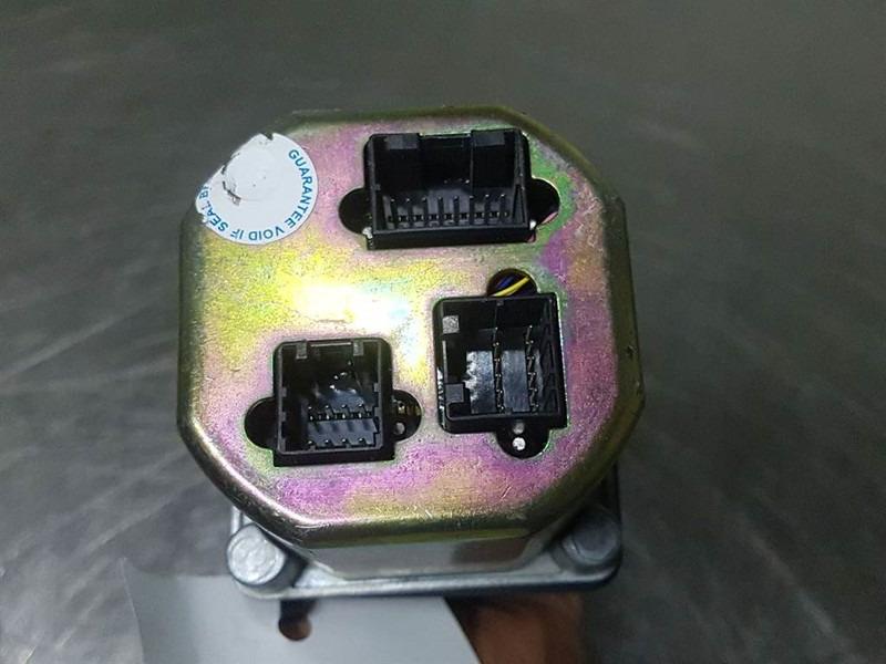 Penny + Giles Controls JC6000-Joystick/Steuergriff - Elektromos rendszer - Építőipari gépek: 4 kép. Penny + Giles Controls JC6000-Joystick/Steuergriff - Elektromos rendszer - Építőipari gépek: 4 kép.