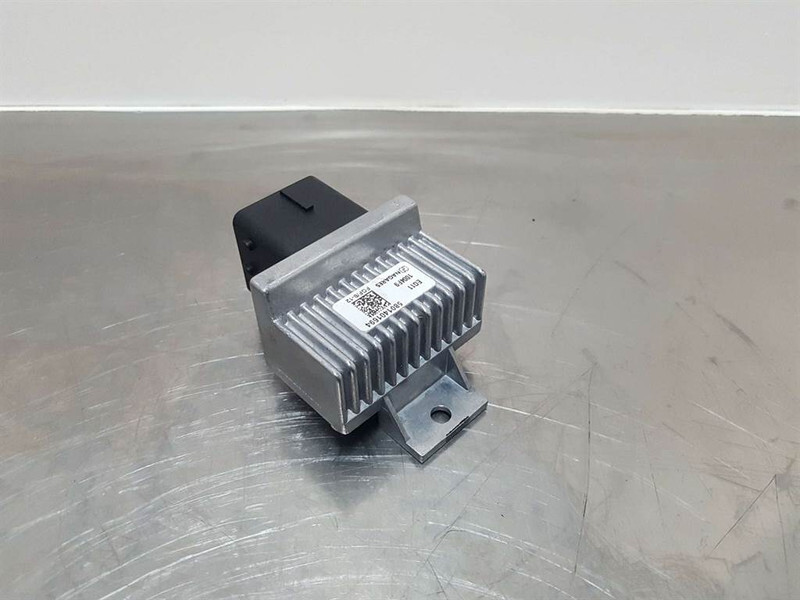Perkins 854E-E34TA-5801401694-Relay/Relais/Glow plug - Elektromos rendszer - Építőipari gépek: 1 kép. Perkins 854E-E34TA-5801401694-Relay/Relais/Glow plug - Elektromos rendszer - Építőipari gépek: 1 kép.