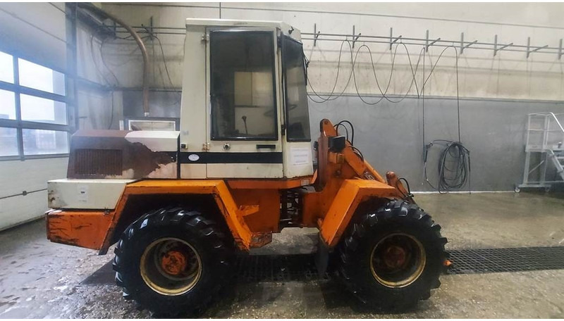 Schaeff SKL 832 (For parts) - Gumikerekes homlokrakodó: 2 kép. Schaeff SKL 832 (For parts) - Gumikerekes homlokrakodó: 2 kép.