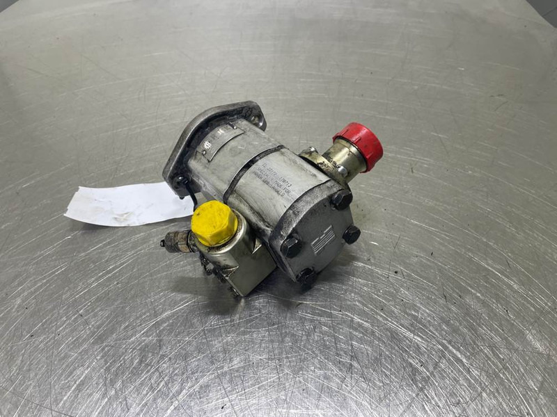 Schaeff SKL834-5100620007-Gearpump/Zahnradpumpe - Hidraulika - Építőipari gépek: 2 kép. Schaeff SKL834-5100620007-Gearpump/Zahnradpumpe - Hidraulika - Építőipari gépek: 2 kép.