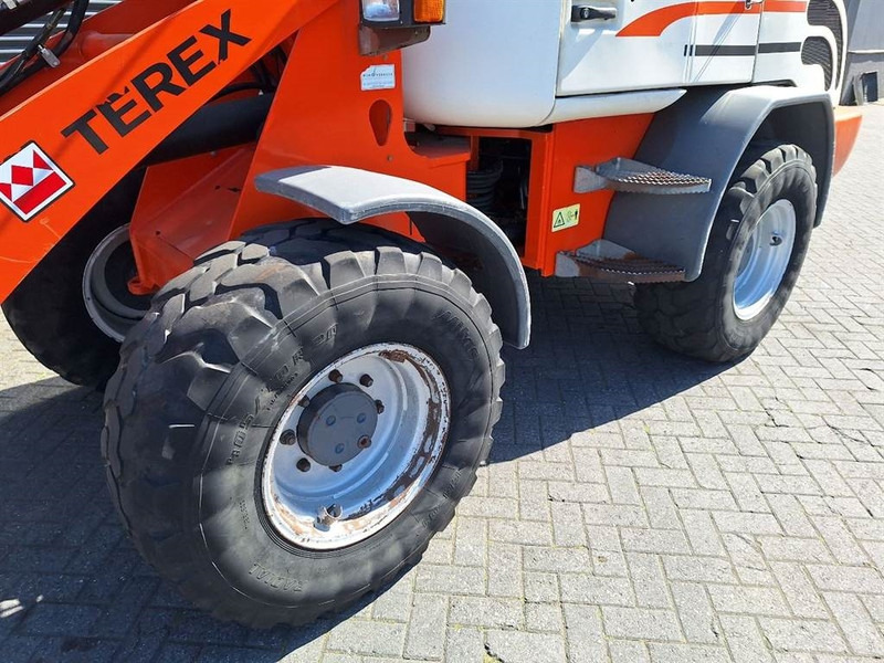 Schaeff SKL844 - Gumikerekes homlokrakodó: 3 kép. Schaeff SKL844 - Gumikerekes homlokrakodó: 3 kép.