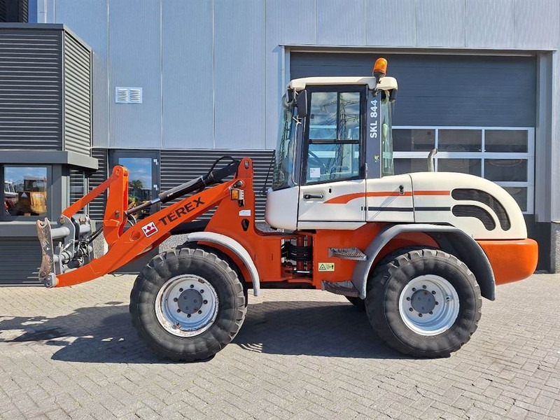 Schaeff SKL844 - Gumikerekes homlokrakodó: 1 kép. Schaeff SKL844 - Gumikerekes homlokrakodó: 1 kép.