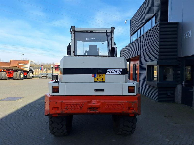 Schaeff SKS 661 - Gumikerekes homlokrakodó: 4 kép. Schaeff SKS 661 - Gumikerekes homlokrakodó: 4 kép.