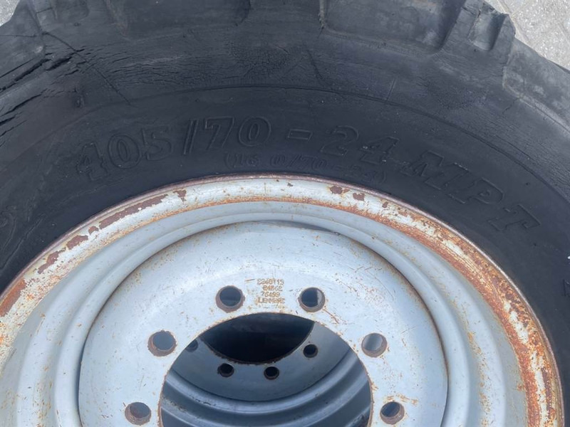 Schaeff SKS661-BKT 405/70-24 (16/70-24)-Tire/Reifen/Band - Gumiabroncsok és felnik - Építőipari gépek: 4 kép. Schaeff SKS661-BKT 405/70-24 (16/70-24)-Tire/Reifen/Band - Gumiabroncsok és felnik - Építőipari gépek: 4 kép.