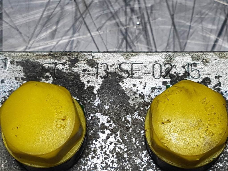 Sennebogen 818E-SC13-SE-02-15-Manifold - Hidraulika - Építőipari gépek: 3 kép. Sennebogen 818E-SC13-SE-02-15-Manifold - Hidraulika - Építőipari gépek: 3 kép.