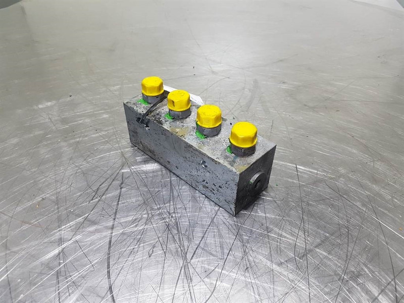 Sennebogen 818E-SC13-SE-02-15-Manifold - Hidraulika - Építőipari gépek: 2 kép. Sennebogen 818E-SC13-SE-02-15-Manifold - Hidraulika - Építőipari gépek: 2 kép.