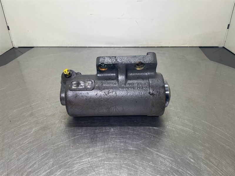 Sennebogen 835E-080561-Support cylinder/Stuetzzylinder - Hidraulika - Építőipari gépek: 1 kép. Sennebogen 835E-080561-Support cylinder/Stuetzzylinder - Hidraulika - Építőipari gépek: 1 kép.