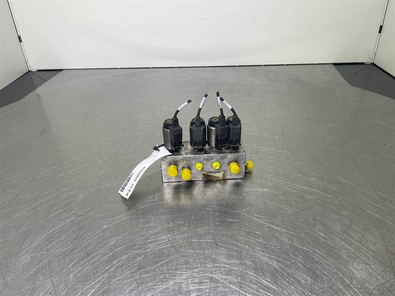 Sennebogen 835E-142529-Valve/Ventile/Ventiel - Hidraulika - Építőipari gépek: 1 kép. Sennebogen 835E-142529-Valve/Ventile/Ventiel - Hidraulika - Építőipari gépek: 1 kép.