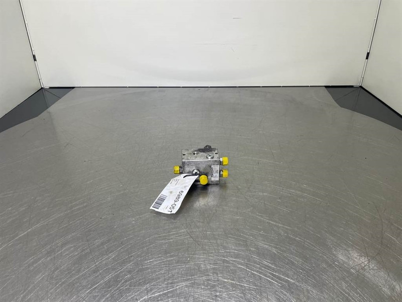 Sennebogen 835E-142531-Valve/Ventile/Ventiel - Hidraulika - Építőipari gépek: 4 kép. Sennebogen 835E-142531-Valve/Ventile/Ventiel - Hidraulika - Építőipari gépek: 4 kép.