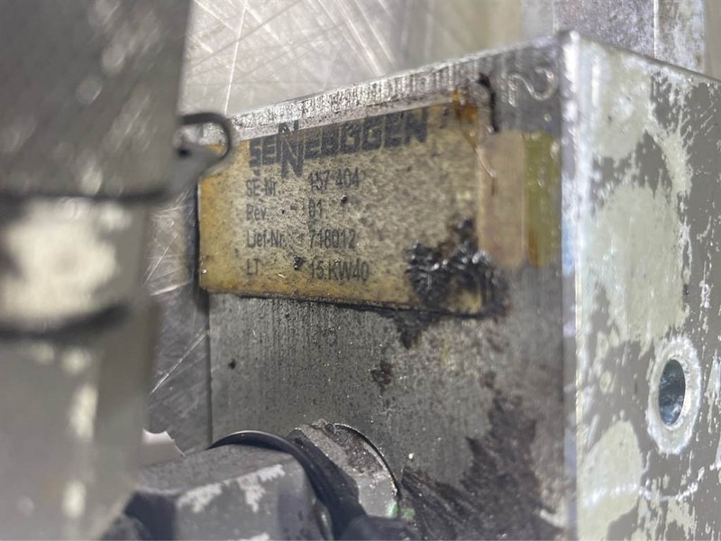 Sennebogen 835E-157404-Valve/Ventile/Ventiel - Hidraulika - Építőipari gépek: 4 kép. Sennebogen 835E-157404-Valve/Ventile/Ventiel - Hidraulika - Építőipari gépek: 4 kép.