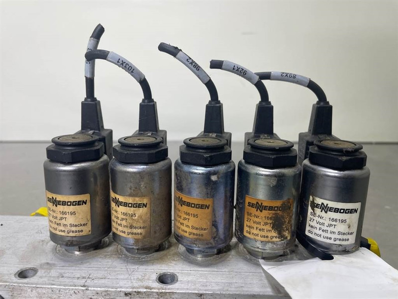 Sennebogen 835E-190462-Valve/Ventile/Ventiel - Hidraulika - Építőipari gépek: 5 kép. Sennebogen 835E-190462-Valve/Ventile/Ventiel - Hidraulika - Építőipari gépek: 5 kép.