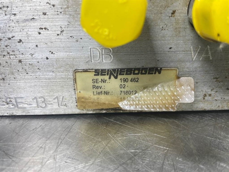 Sennebogen 835E-190462-Valve/Ventile/Ventiel - Hidraulika - Építőipari gépek: 4 kép. Sennebogen 835E-190462-Valve/Ventile/Ventiel - Hidraulika - Építőipari gépek: 4 kép.