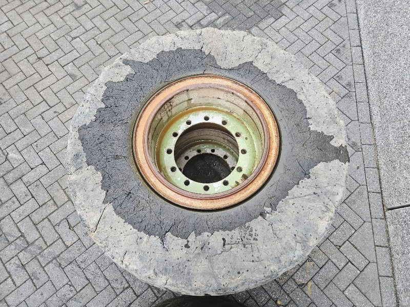 Terex TL260S-Banden 20.5-R25-Solid wheels / Full Gummi - Gumiabroncsok és felnik - Építőipari gépek: 4 kép. Terex TL260S-Banden 20.5-R25-Solid wheels / Full Gummi - Gumiabroncsok és felnik - Építőipari gépek: 4 kép.