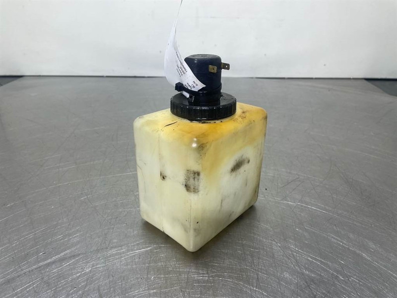 Terex TW150-3602515-Tank/Behälter/Reservoir - Fülke és belső tér - Építőipari gépek: 3 kép. Terex TW150-3602515-Tank/Behälter/Reservoir - Fülke és belső tér - Építőipari gépek: 3 kép.