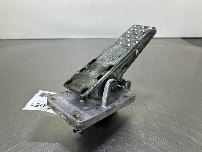 Terex TW150-6041506-Brake pedal/Bremspedal/Rempedaal - Fülke és belső tér - Építőipari gépek: 5 kép. Terex TW150-6041506-Brake pedal/Bremspedal/Rempedaal - Fülke és belső tér - Építőipari gépek: 5 kép.