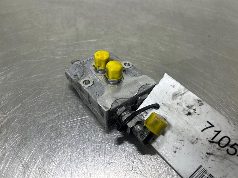 Terex TW150-6047883-Valve/Ventile/Ventiel - Hidraulika - Építőipari gépek: 4 kép. Terex TW150-6047883-Valve/Ventile/Ventiel - Hidraulika - Építőipari gépek: 4 kép.