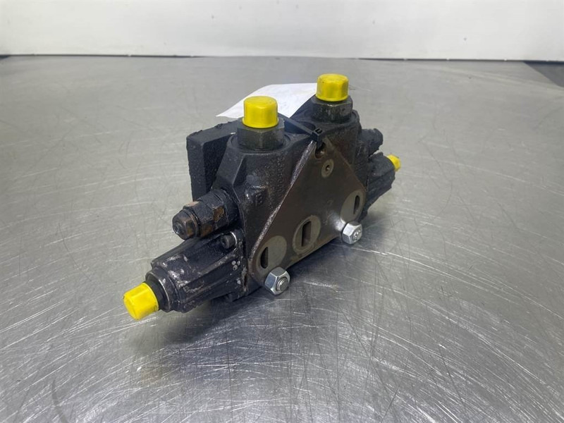 Terex TW150-6065955-Secties - Hidraulika - Építőipari gépek: 1 kép. Terex TW150-6065955-Secties - Hidraulika - Építőipari gépek: 1 kép.