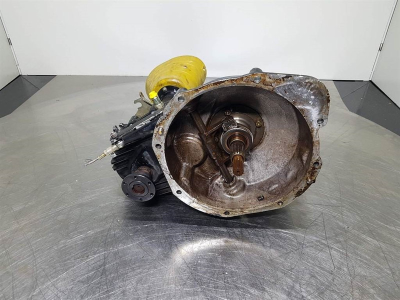 - Transmission/Getriebe/Transmissiebak - Sebességváltó és alkatrészek - Építőipari gépek: 4 kép. - Transmission/Getriebe/Transmissiebak - Sebességváltó és alkatrészek - Építőipari gépek: 4 kép.