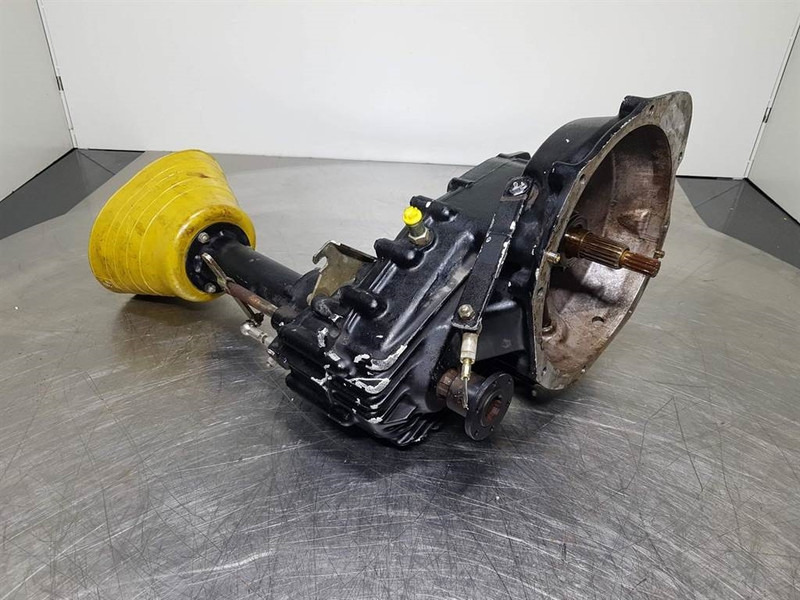 - Transmission/Getriebe/Transmissiebak - Sebességváltó és alkatrészek - Építőipari gépek: 5 kép. - Transmission/Getriebe/Transmissiebak - Sebességváltó és alkatrészek - Építőipari gépek: 5 kép.