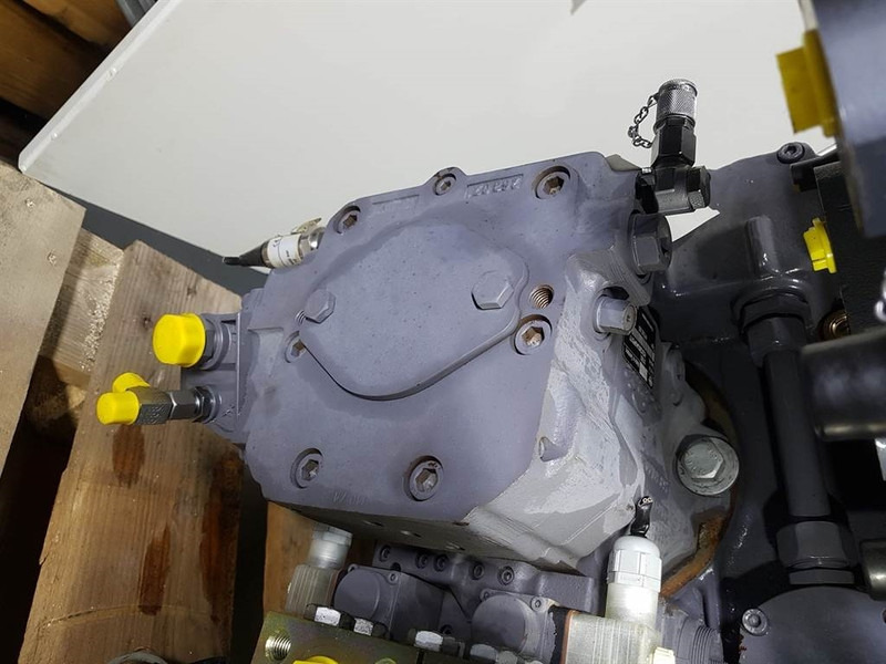 Vögele 2013562-Linde HPV75-02L 2553-Drive pump/Fahrpumpe - Hidraulika: 2 kép. Vögele 2013562-Linde HPV75-02L 2553-Drive pump/Fahrpumpe - Hidraulika: 2 kép.