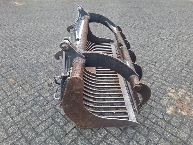 Volvo BM L 30 - Állattartás gépei: 2 kép. Volvo BM L 30 - Állattartás gépei: 2 kép.