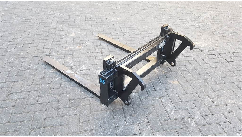 Volvo L30/L35-2,5T-Forks/Palletgabeln/Palletvorken - Raklapvilla - Építőipari gépek: 3 kép. Volvo L30/L35-2,5T-Forks/Palletgabeln/Palletvorken - Raklapvilla - Építőipari gépek: 3 kép.