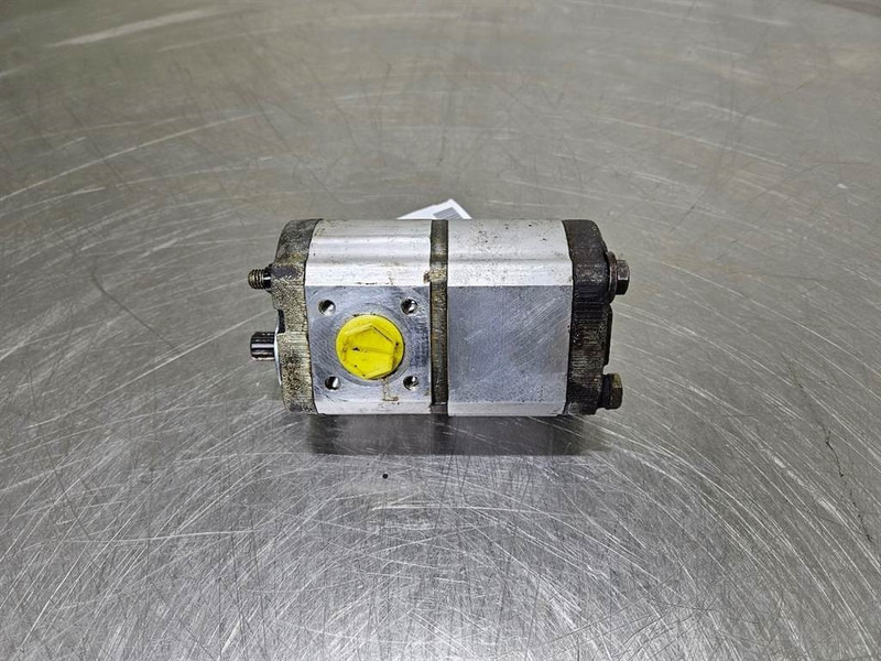 Volvo L35B-ZM2810806-Haldex WQ09A2-Gearpump/Zahnradpumpe - Hidraulika - Építőipari gépek: 2 kép. Volvo L35B-ZM2810806-Haldex WQ09A2-Gearpump/Zahnradpumpe - Hidraulika - Építőipari gépek: 2 kép.