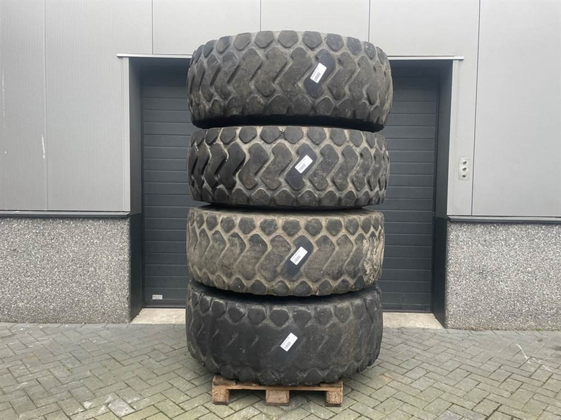 Werklust WG35E-Michelin 20.5R25-Tire/Reifen/Band - Gumiabroncsok és felnik - Építőipari gépek: 1 kép. Werklust WG35E-Michelin 20.5R25-Tire/Reifen/Band - Gumiabroncsok és felnik - Építőipari gépek: 1 kép.