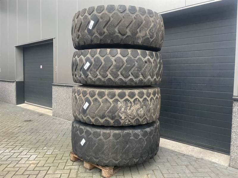 Werklust WG35E-Michelin 20.5R25-Tire/Reifen/Band - Gumiabroncsok és felnik - Építőipari gépek: 2 kép. Werklust WG35E-Michelin 20.5R25-Tire/Reifen/Band - Gumiabroncsok és felnik - Építőipari gépek: 2 kép.