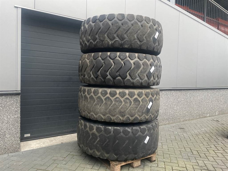 Werklust WG35E-Michelin 20.5R25-Tire/Reifen/Band - Gumiabroncsok és felnik - Építőipari gépek: 3 kép. Werklust WG35E-Michelin 20.5R25-Tire/Reifen/Band - Gumiabroncsok és felnik - Építőipari gépek: 3 kép.