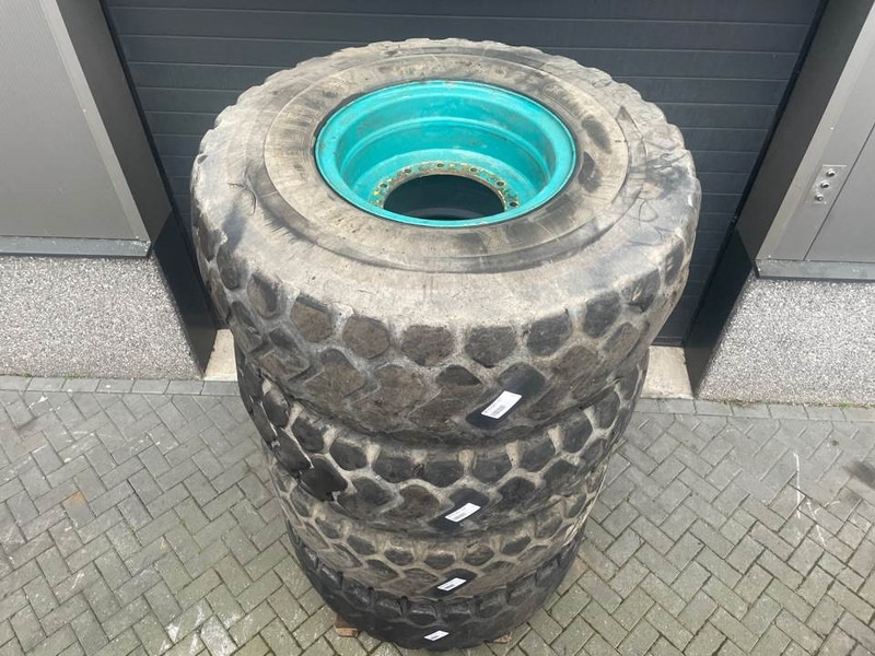 Werklust WG35E-Michelin 20.5R25-Tire/Reifen/Band - Gumiabroncsok és felnik - Építőipari gépek: 4 kép. Werklust WG35E-Michelin 20.5R25-Tire/Reifen/Band - Gumiabroncsok és felnik - Építőipari gépek: 4 kép.