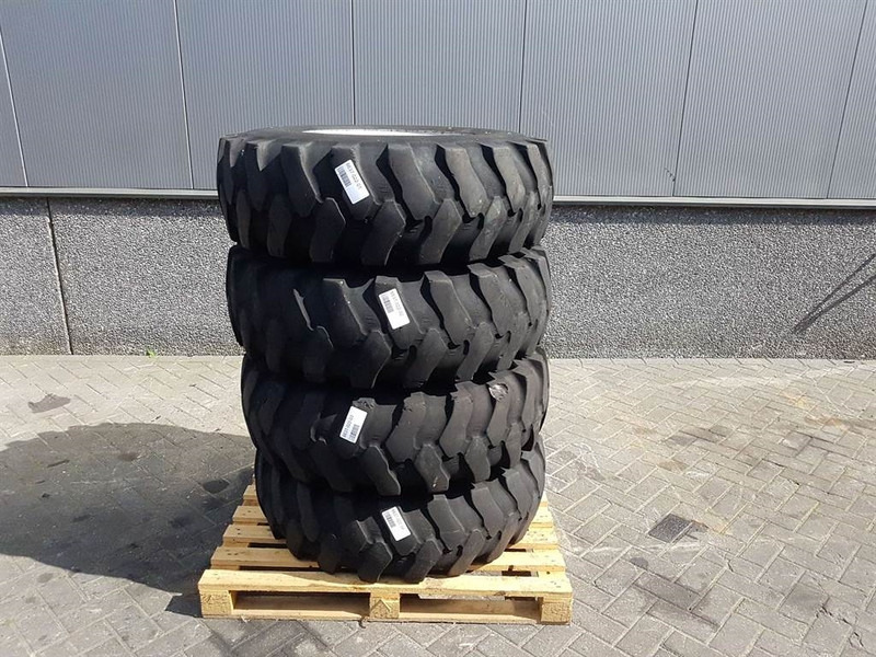 Zettelmeyer Mitas 14.5-20-Tire/Reifen/Band - Gumiabroncsok és felnik - Építőipari gépek: 2 kép. Zettelmeyer Mitas 14.5-20-Tire/Reifen/Band - Gumiabroncsok és felnik - Építőipari gépek: 2 kép.