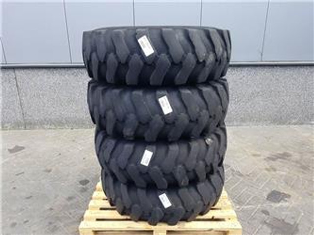 Zettelmeyer Mitas 14.5-20-Tire/Reifen/Band - Gumiabroncsok és felnik - Építőipari gépek: 1 kép. Zettelmeyer Mitas 14.5-20-Tire/Reifen/Band - Gumiabroncsok és felnik - Építőipari gépek: 1 kép.