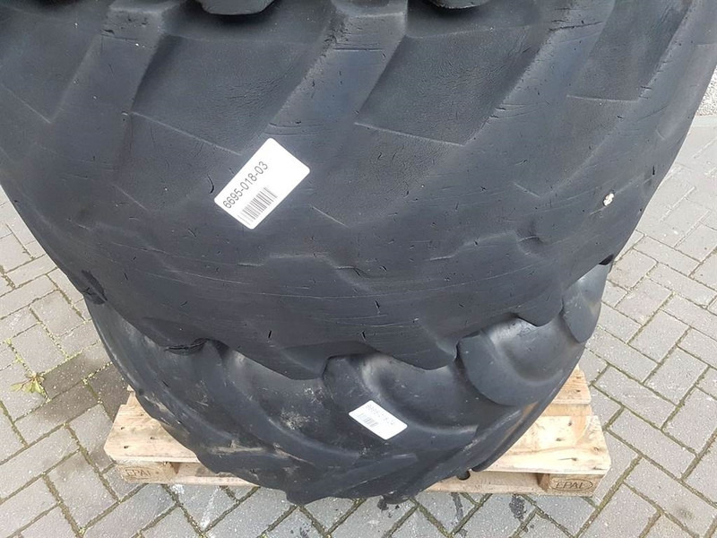 Zettelmeyer ZL801-BKT 480/70R24-Tire/Reifen/Band - Gumiabroncsok és felnik - Építőipari gépek: 4 kép. Zettelmeyer ZL801-BKT 480/70R24-Tire/Reifen/Band - Gumiabroncsok és felnik - Építőipari gépek: 4 kép.