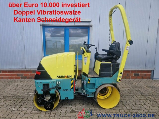 Ammann AV 16-2 Tandem Vibrationswalze Kanten Schneider - Henger: 1 kép. Ammann AV 16-2 Tandem Vibrationswalze Kanten Schneider - Henger: 1 kép.