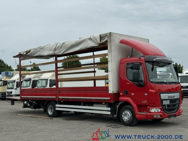 DAF LF220 Plane Spriegel Ladebordwand BÄR 1.500 Kg - Ponyvás teherautó: 5 kép. DAF LF220 Plane Spriegel Ladebordwand BÄR 1.500 Kg - Ponyvás teherautó: 5 kép.