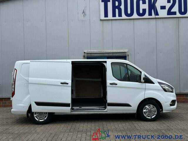 Ford Transit Custom Lang Trend 3Sitzer + Klima + DAB - Kis furgon: 3 kép. Ford Transit Custom Lang Trend 3Sitzer + Klima + DAB - Kis furgon: 3 kép.