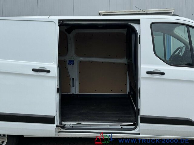 Ford Transit Custom Lang Trend 3Sitzer + Klima + DAB - Kis furgon: 5 kép. Ford Transit Custom Lang Trend 3Sitzer + Klima + DAB - Kis furgon: 5 kép.