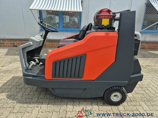 Hako Sweepmaster 1500RH Kehr- Flächen Hallenreiniger - Utcaseprő gép: 4 kép. Hako Sweepmaster 1500RH Kehr- Flächen Hallenreiniger - Utcaseprő gép: 4 kép.
