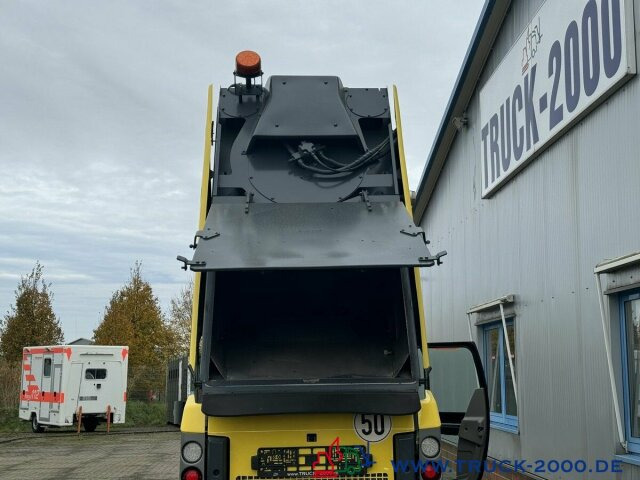 Johnston Bucher Sweeper CX 201 Kehren + Sprühen Klima - Utcaseprő gép: 2 kép. Johnston Bucher Sweeper CX 201 Kehren + Sprühen Klima - Utcaseprő gép: 2 kép.